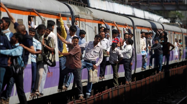 मुंबई लोकल न्यूज़- 2025 में ट्रेन दुर्घटनाओं में 7% की कमी आई